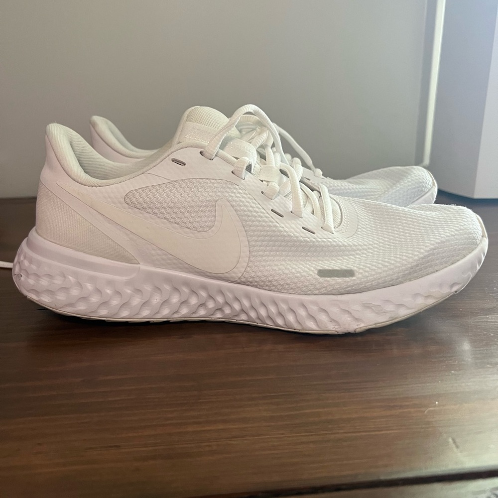 Nike Women’s Revolution 5 White Running Shoes 8.5